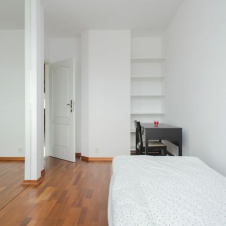 Shortstaypoland Wolnosc Warschau Buitenkant foto